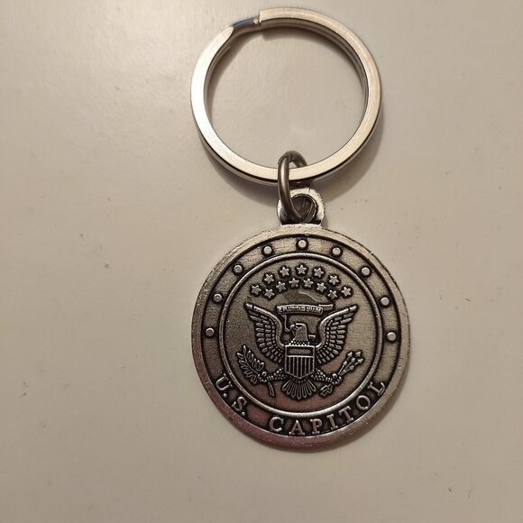 Silver-Plated United States Capitol Keychain By Bates & Klinke-NEW - Picture 1 of 4
